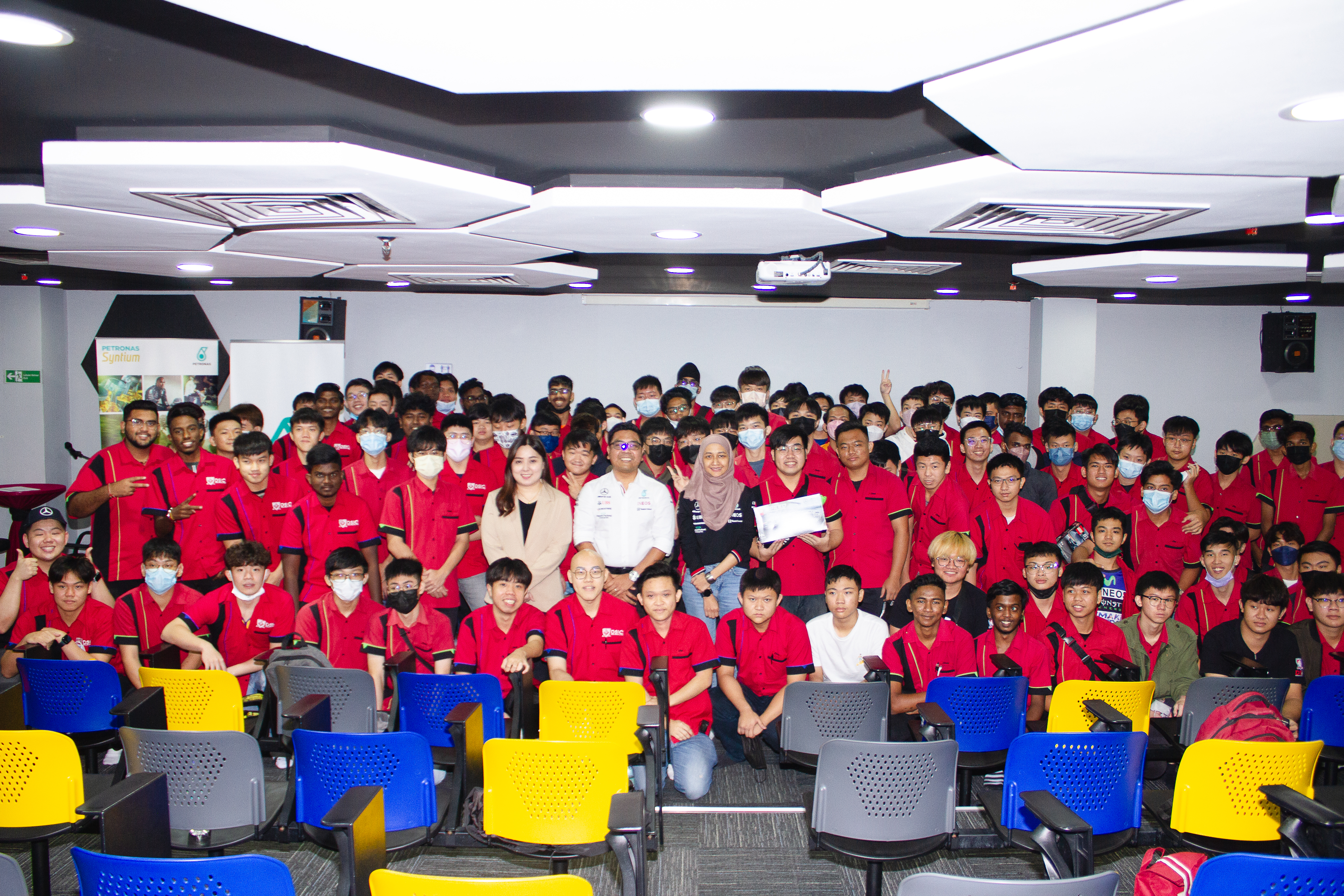 Students present at the event were thoroughly thrilled to meet an expert who works closely with the F1 team and were very interactive and engaged during the session. Two students present, Sivaprakash Nair and Kesav Kumar A/L Vijayakumar who are completing their City and Guilds (C&G) Diploma Level 3 said that they learned the importance of effective communication with engineers and working in a team. Getting to know about Dr Safwan’s career and his role on a global level motivated them to tailor their education for the industry and they hope to attend more of such sessions in the future.  Natalie Teh Ern Wah, one of the few female students in the automotive college, is also a C&G Diploma Level 3 student. She commented, “From the session, we gained a lot of valuable knowledge and a clearer understanding of the industry. It is a rare opportunity for a Malaysian to be a fluid expert and working in this field, we truly learnt a lot from the session and gained industry insights that are extremely valuable.”   College and university students in Malaysia have had to experience virtual learning for over a year during the pandemic, bringing with it a range of challenges. For students studying in vocational schools that involve mastering practical hands-on skills, these challenges are intensified. This is the first session that was held in-person, with previous sessions held virtually due to pandemic restrictions. The first two sessions featured previous PETRONAS Trackside Fluid Engineer, En De Liow and the first Malaysian MotoGP Mechanic, Hibbatuulah Mohd Fuad, also known as Habib.