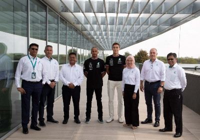  Lewis Hamilton e George Russell visitano il Centro Globale di Ricerca e Sviluppo di Santena 